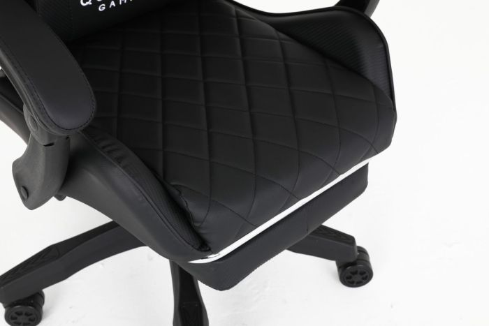 Комп‘ютерне крісло із підставкою для ніг CARBON Quattro Gaming Чорний