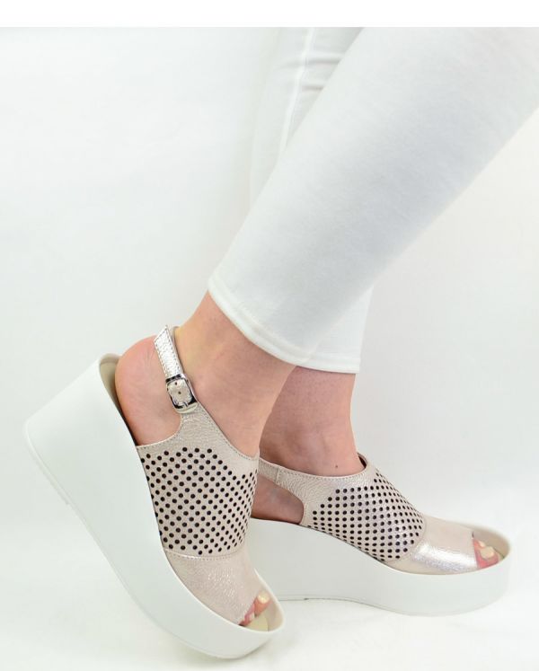 Босоніжки на білій платформі Summer Pearl